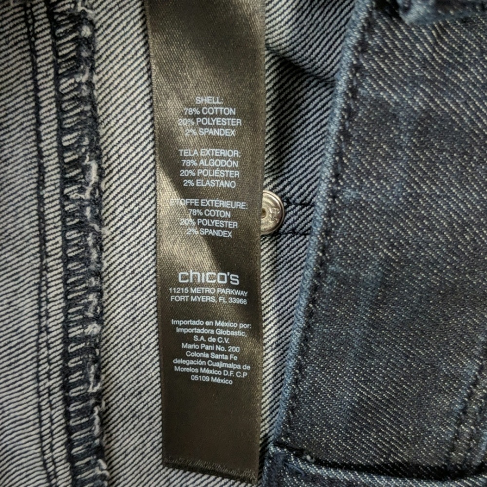 Chico's Platinum Embellished Jean Size 14 (2.5/L) - Picture 6 of 8